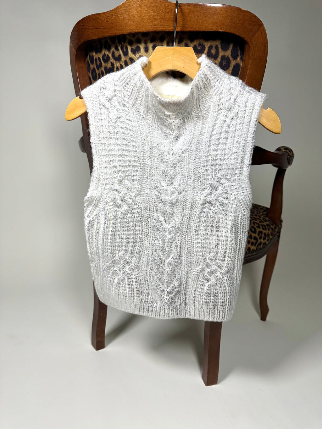 NWT White & Silver Metallic Cable Knit Sleeveless Sweater